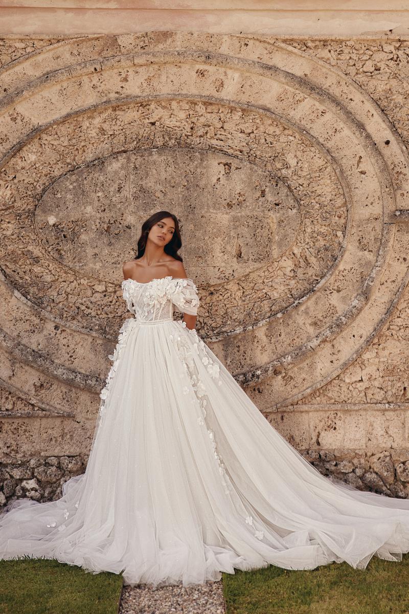 Fervora with train Lolita Ivory
